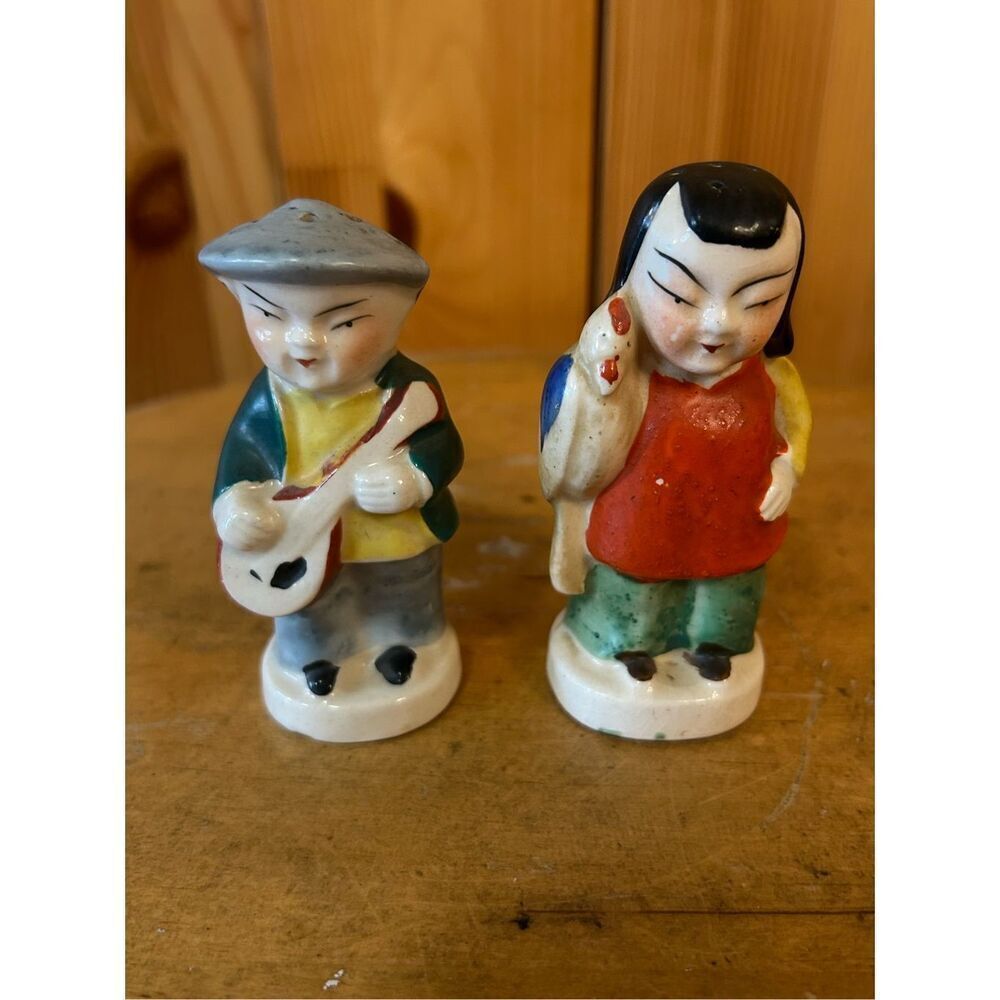 Vintage Asian Man Salt and Pepper Shakers (8559)